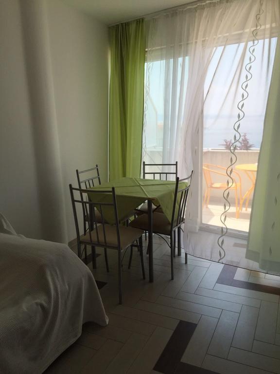 Apartments Sofija Podstrana Pokoj fotografie
